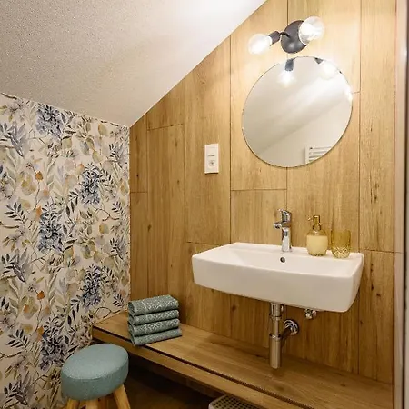 Dom Pri Jazere, Apartamento Bešeňová