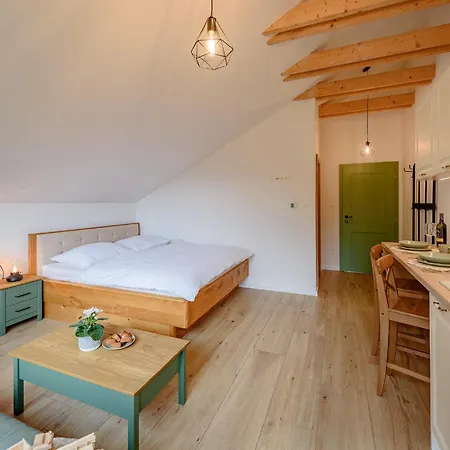 Dom Pri Jazere, Bešeňová