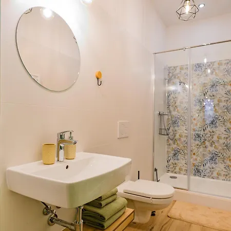 Dom Pri Jazere, * Bešeňová